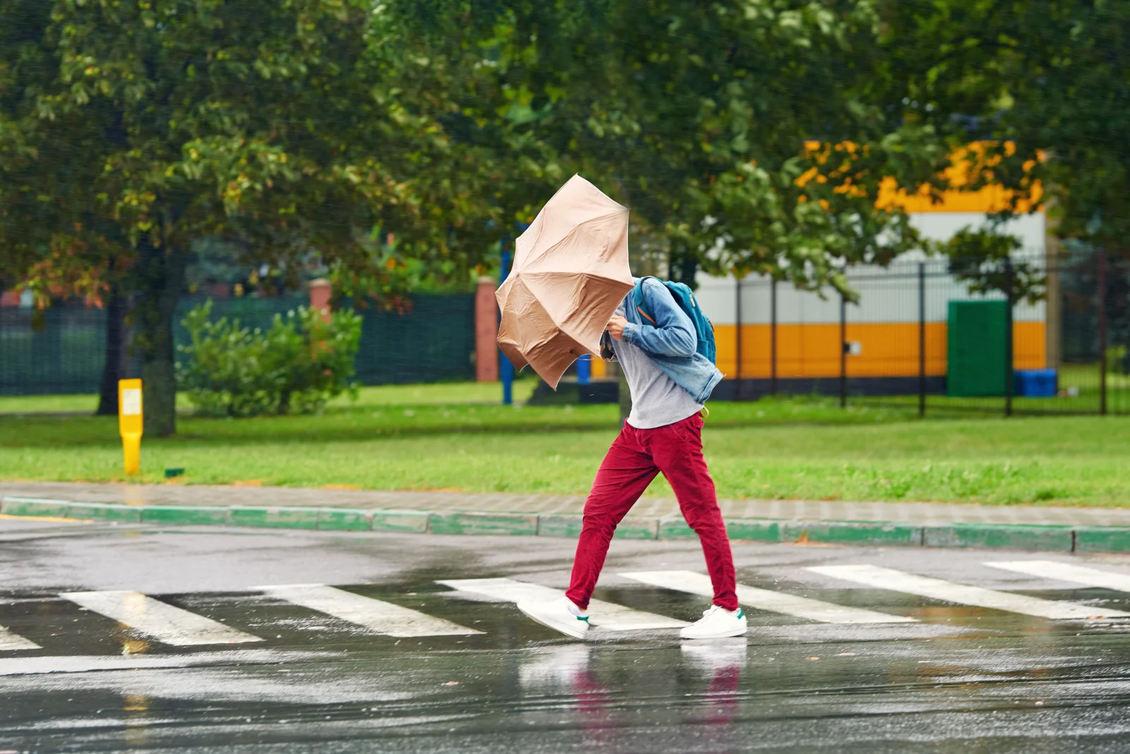 Za několik hodin to vypukne. Meteorologové varují před nejhorším počasím roku, komplikace v dopravě jsou jisté