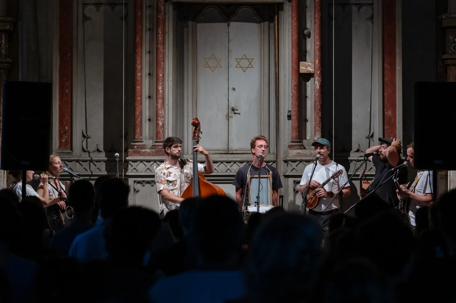 Slzy dojetí a potlesk ve stoje. Benefice v libeňské synagoze ukázala obrovskou lidskost i solidaritu