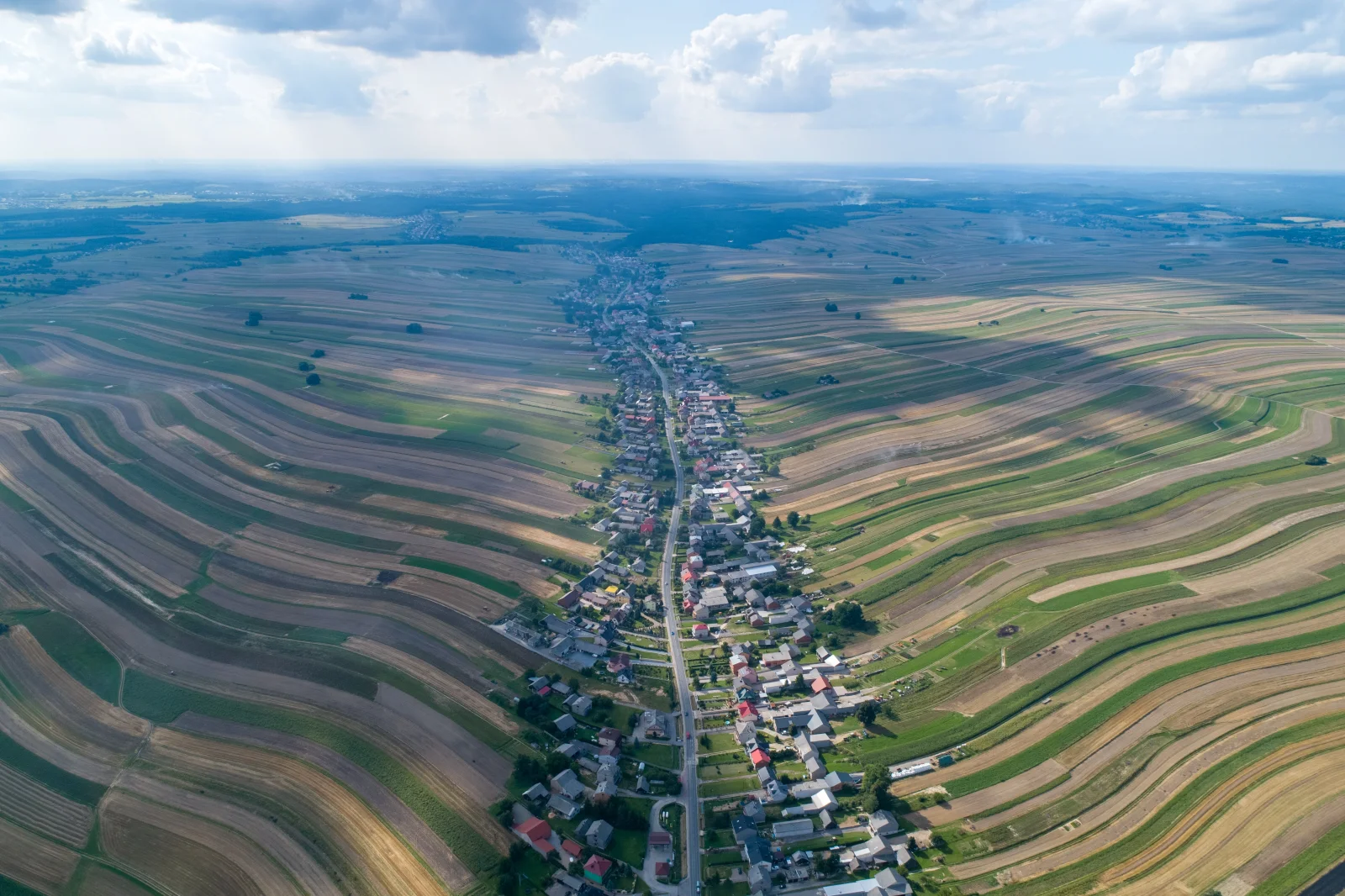 Všichni turisté se jezdí dívat na toto místo do Polska. Takovou vesnici nikde jinde neuvidíte, je to evropská rarita