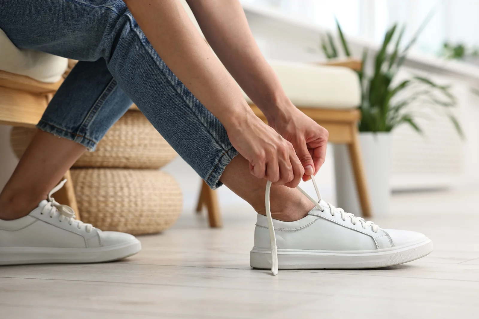 Jarní tenisky 2026: Modely, které letos určují trendy a neměly by vám chybět v botníku