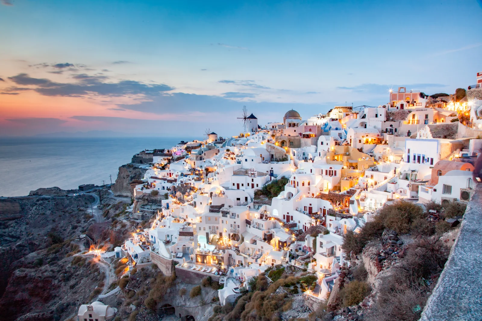 Santorini zavádí přísnější pravidla pro turisty. Slavný ostrov letos už nebude pro každého