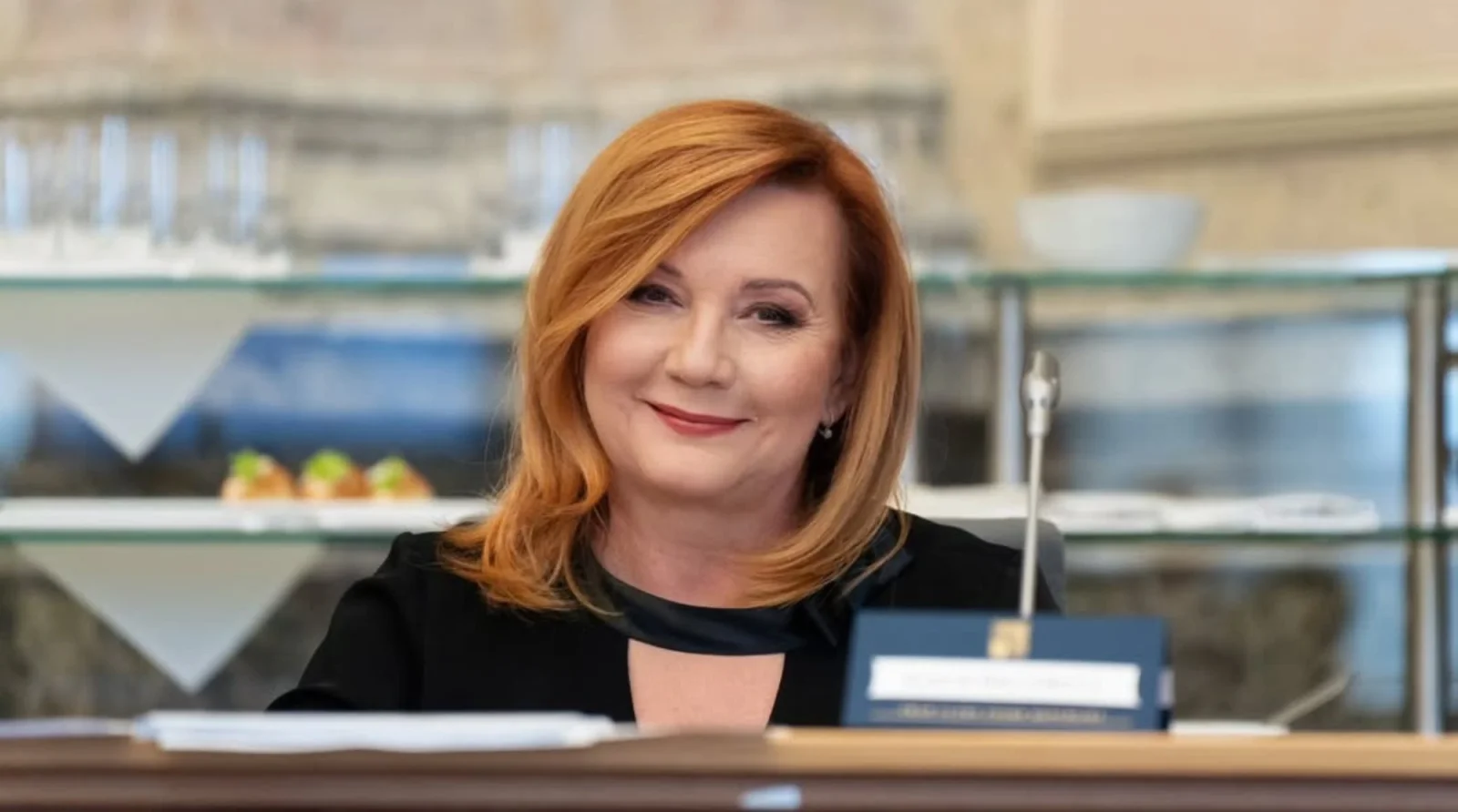 Schillerová v Bruselu znovu čelila narážkám na angličtinu. Tentokrát ukázala hlavně úsměv a fotky z jednání