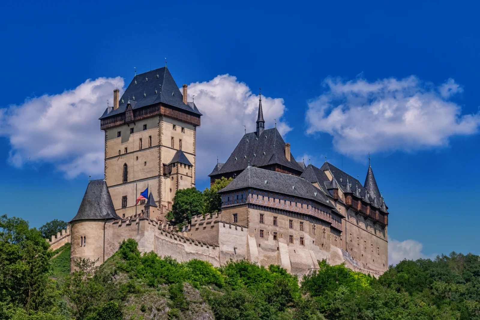 Tento český hrad se proslavil díky našemu skvělému filmu. Mnoho Čechů však netuší, kde se vůbec nachází