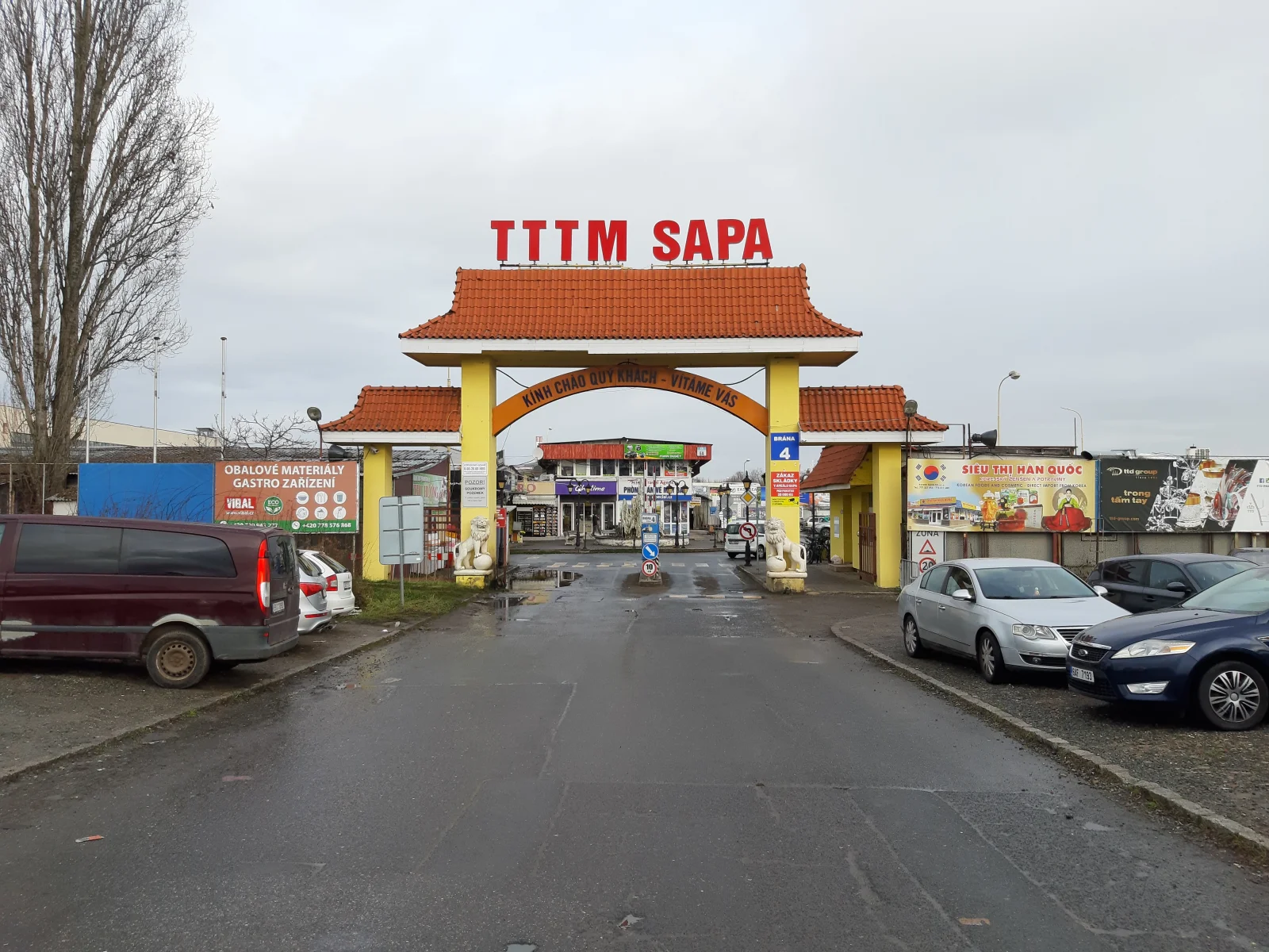 Toto je česká tržnice, kam proudí boháči i podnikatelé. Obyčejného člověka dovnitř jen tak nepustí
