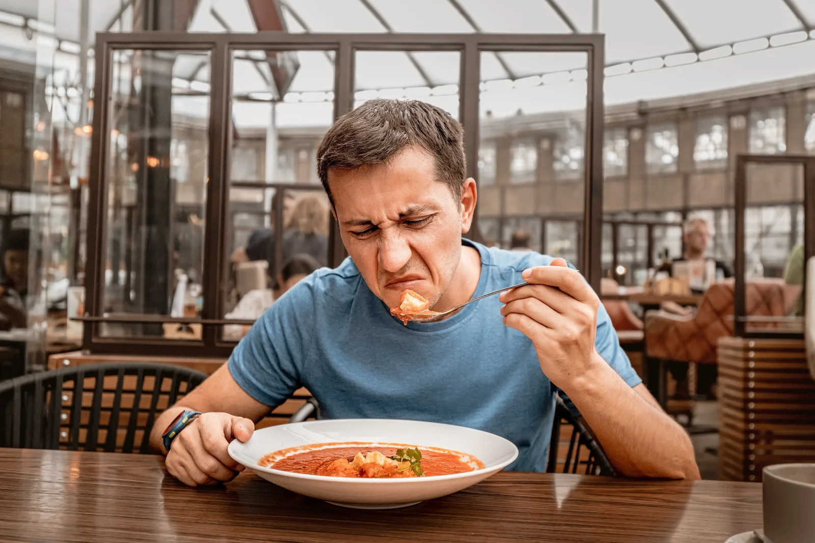 Restaurace slibovala zážitek. Po dvou hodinách čekání jim ale přinesli něco, co by nikdo nechtěl zažít