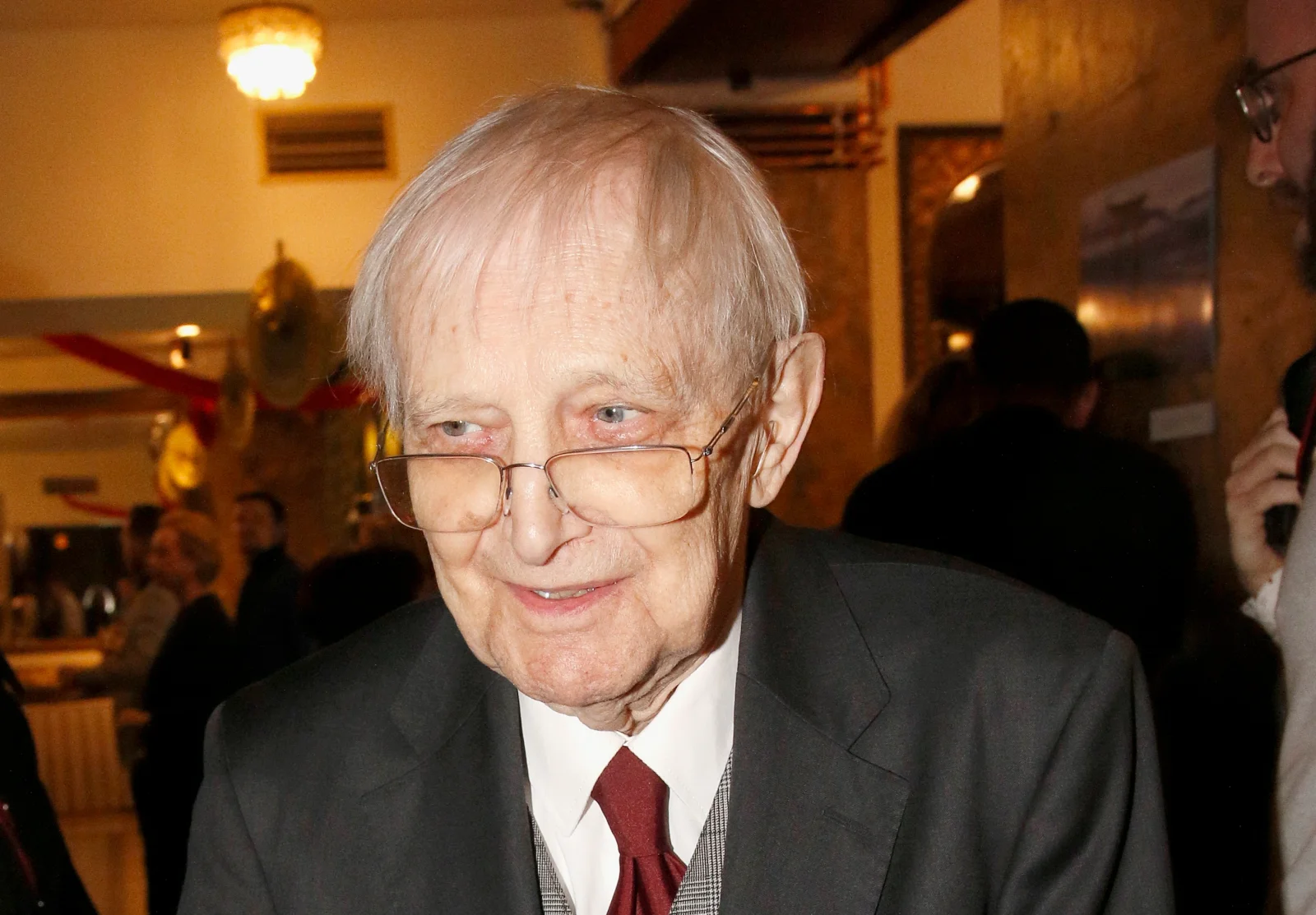 Jiří Suchý už 64 let bydlí v legendární vile na Ořechovce. Domov slavného umělce je jiný, než byste tipovali