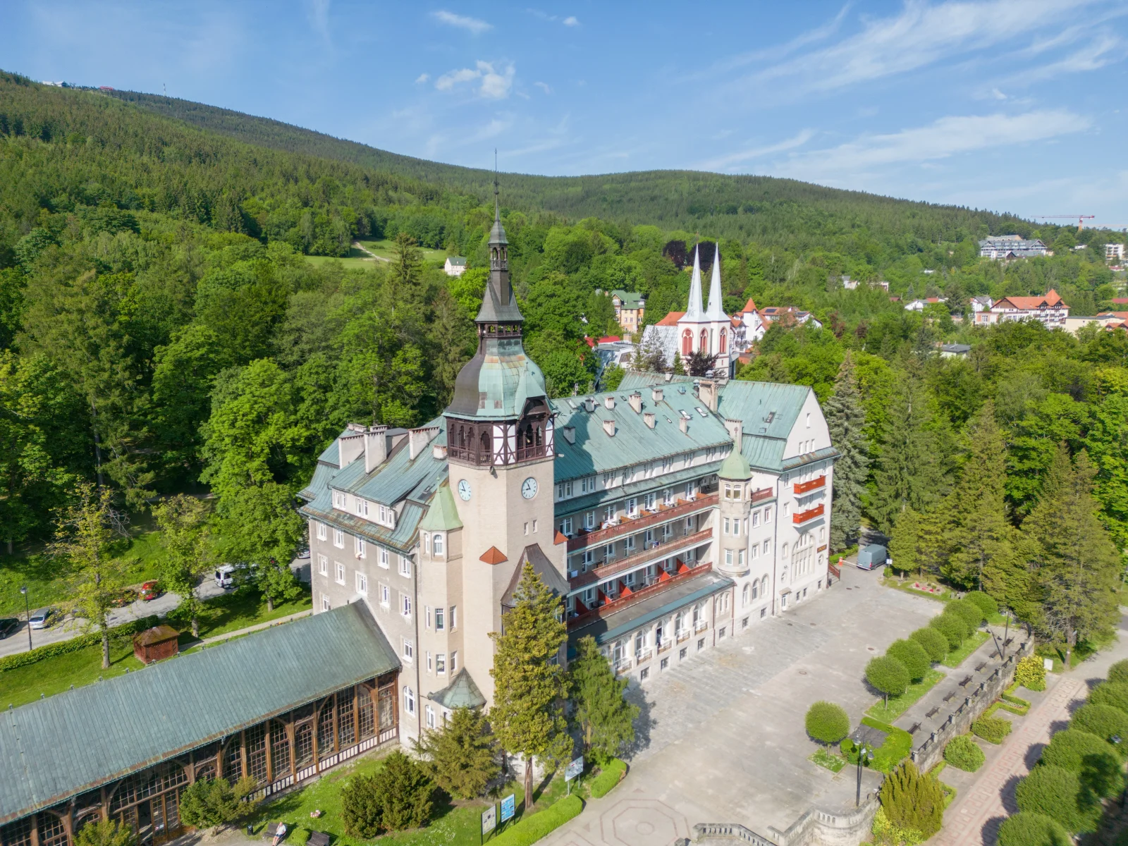 Tohle místo Češi tají: Lázně, které porazily Karlovy Vary, stojí pár korun a uzdravují neuvěřitelně rychle