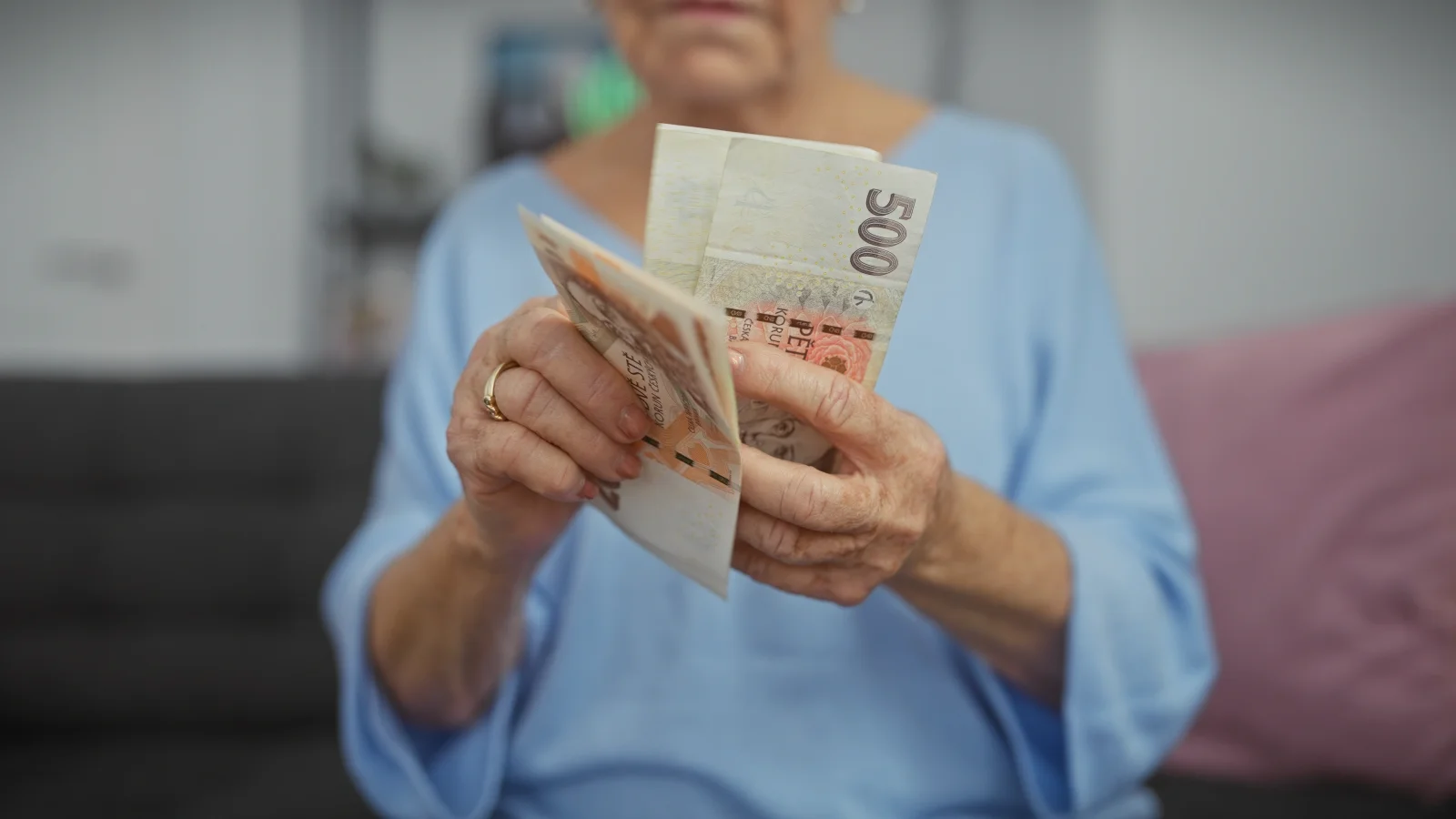 Začalo omezení výpočtu některých důchodů. Stát mění pravidla, dopady pocítí tisíce lidí