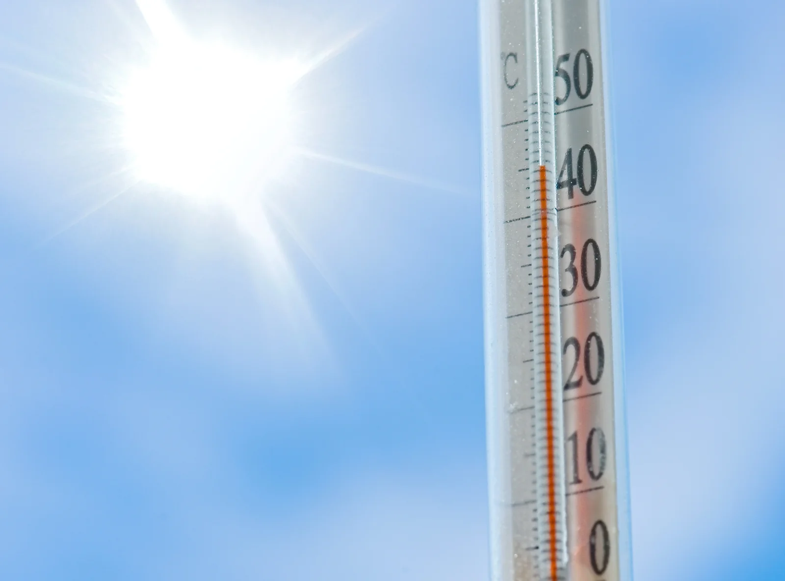 Meteorologové varují před požáry. Letní počasí vystřídá změna, která dorazí velmi rychle