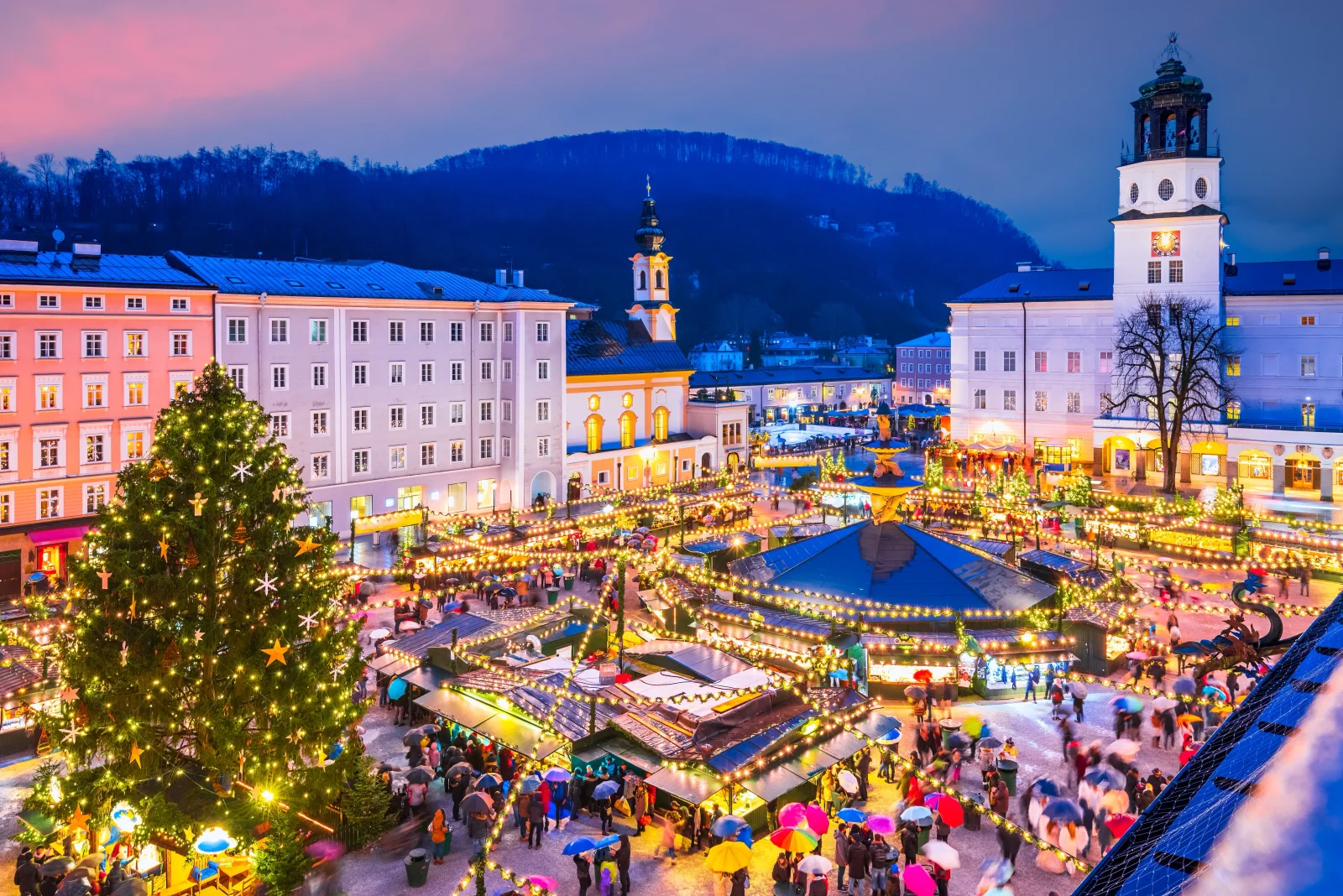 Adventní trhy v Rakousku lákají tisíce Čechů. Ti nejchytřejší už přišli na způsob, jak tam dojet skoro zadarmo