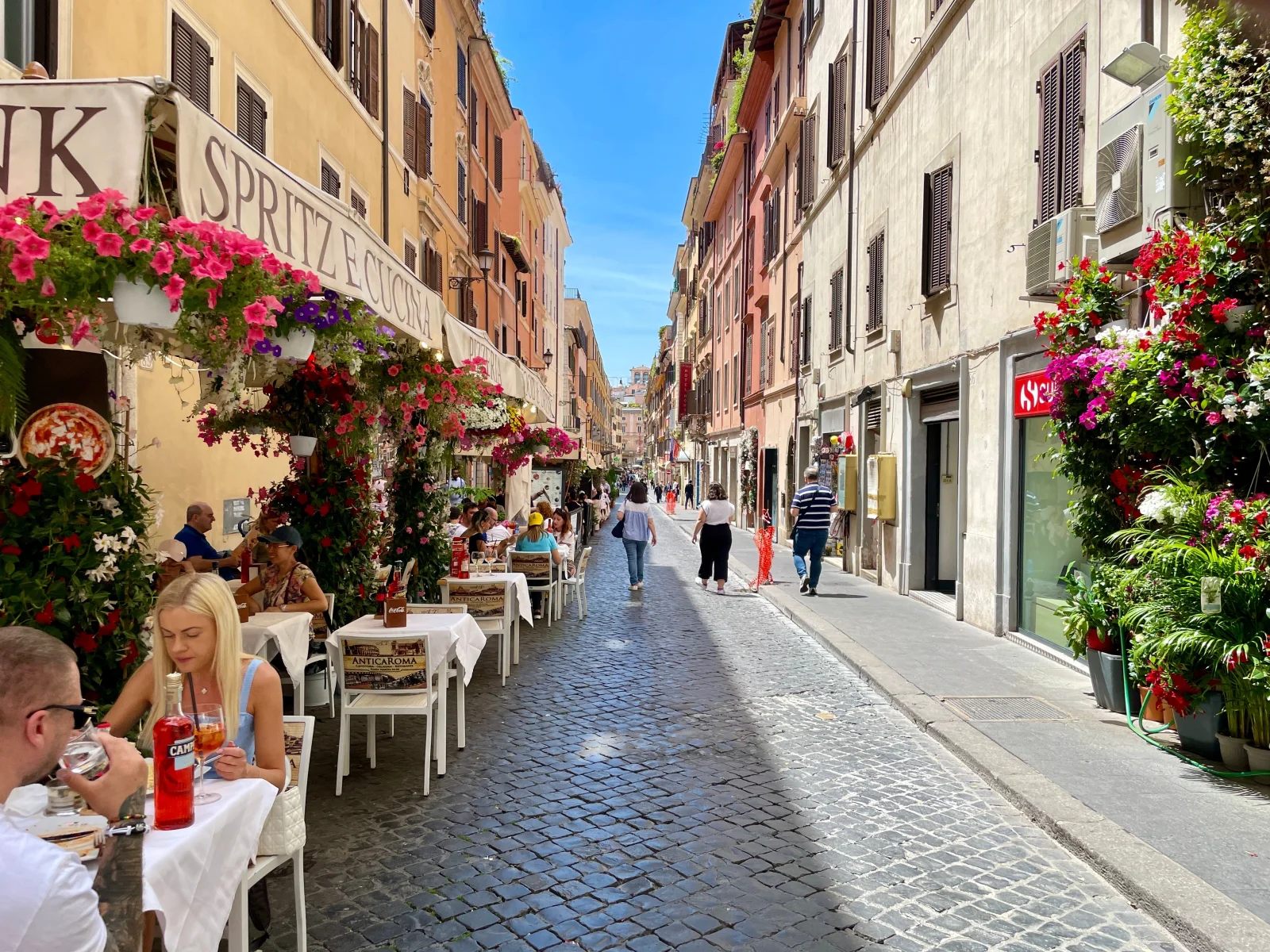 Turisté v Římě zaplatili 11 tisíc korun za špagety. Češi by si měli hlídat servis i ryby na váhu