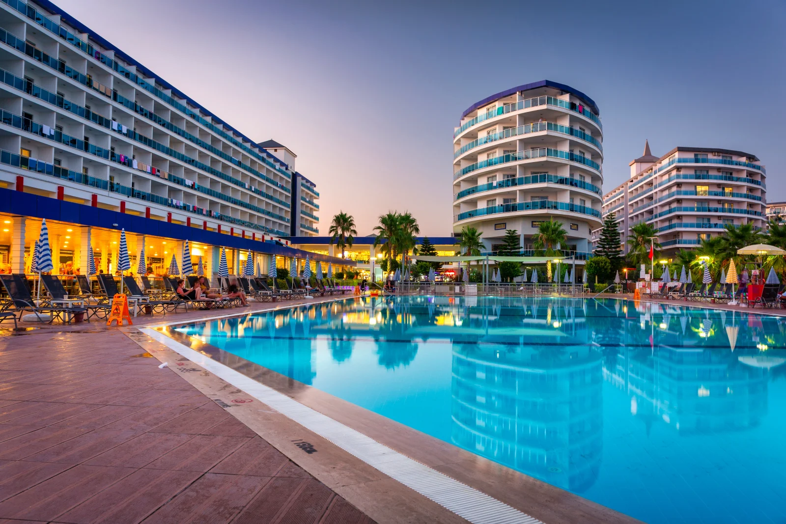 Bývalý zaměstnanec hotelu odhalil pravdu o all inclusive nabídce: Češi se chovají šíleně, personál to už nezvládá