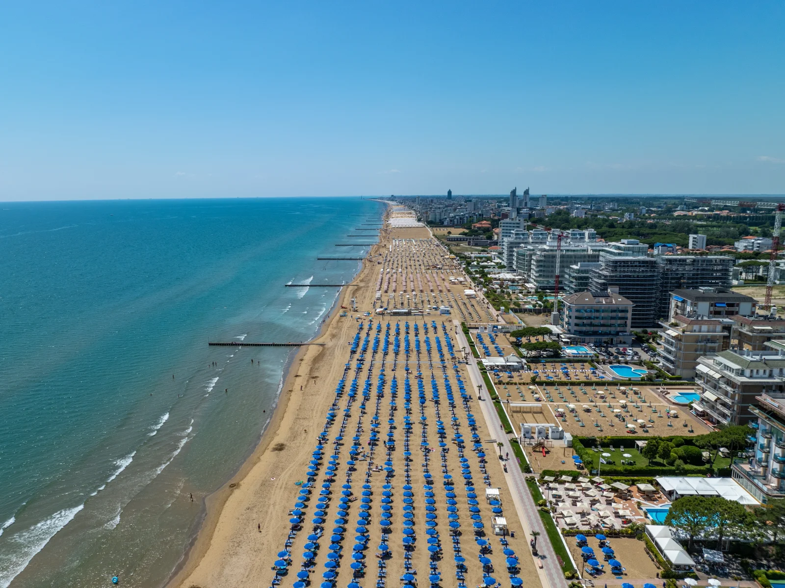 Všichni jezdí do Bibione a mačkají se hlava na hlavě. My jsme objevili ostrov, o kterém většina Čechů nemá tušení