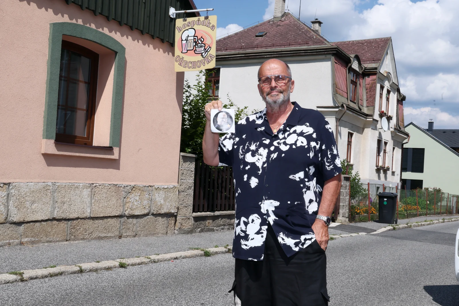 Zdeněk Pohlreich měl změnit jeho život. Místo slávy u plotny skončil kuchař s přilbou na stavbě
