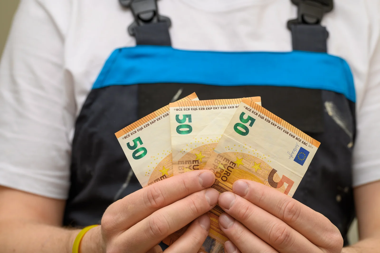 Odjel jsem pracovat do Německa, abych zajistil rodinu. Dnes mám klidný život a zajištěnou budoucnost
