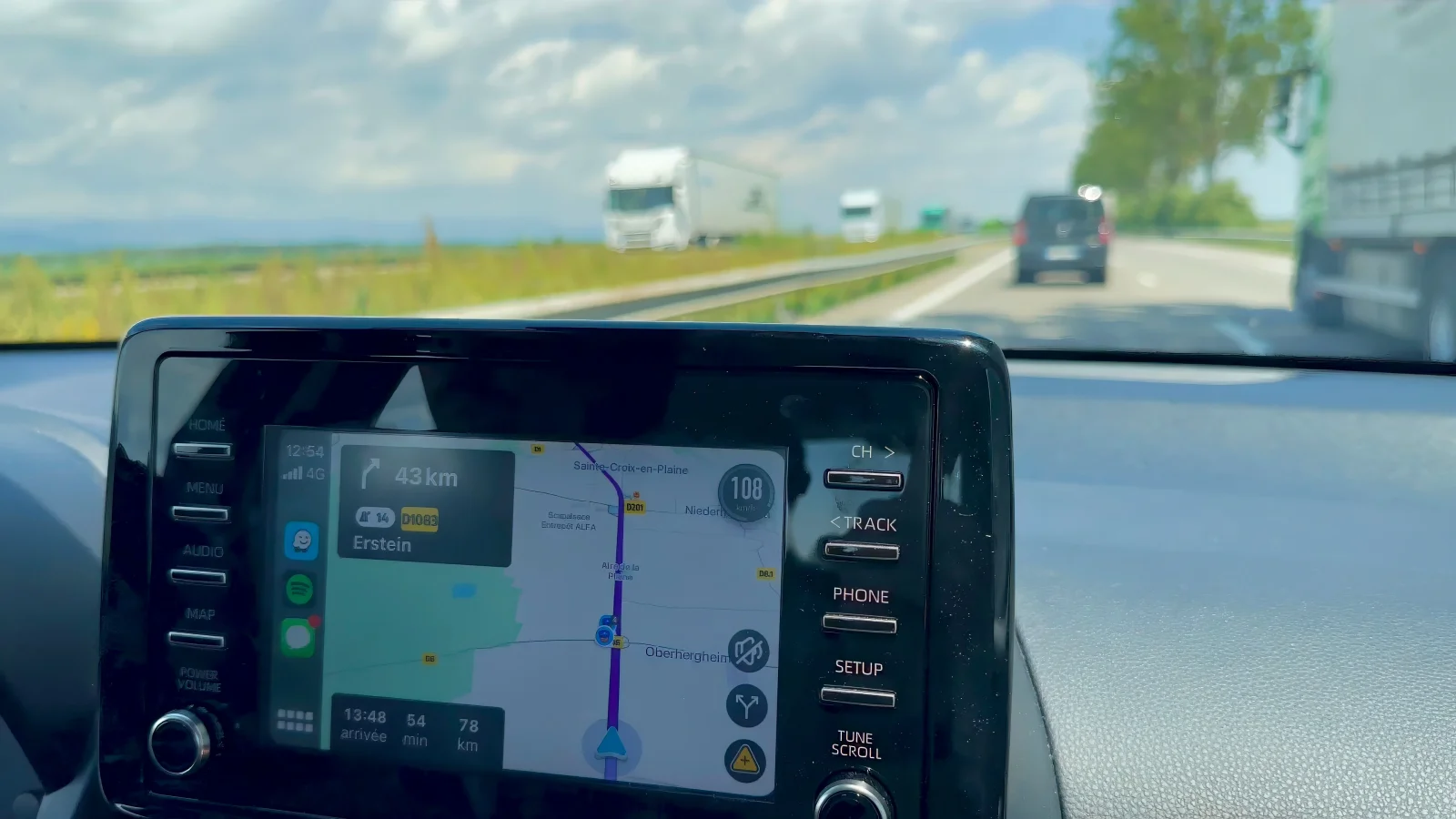 Nový zákaz hlášení radarů. Češi ale objevili mezeru v pravidlech, která jim stále dává výhodu na silnicích