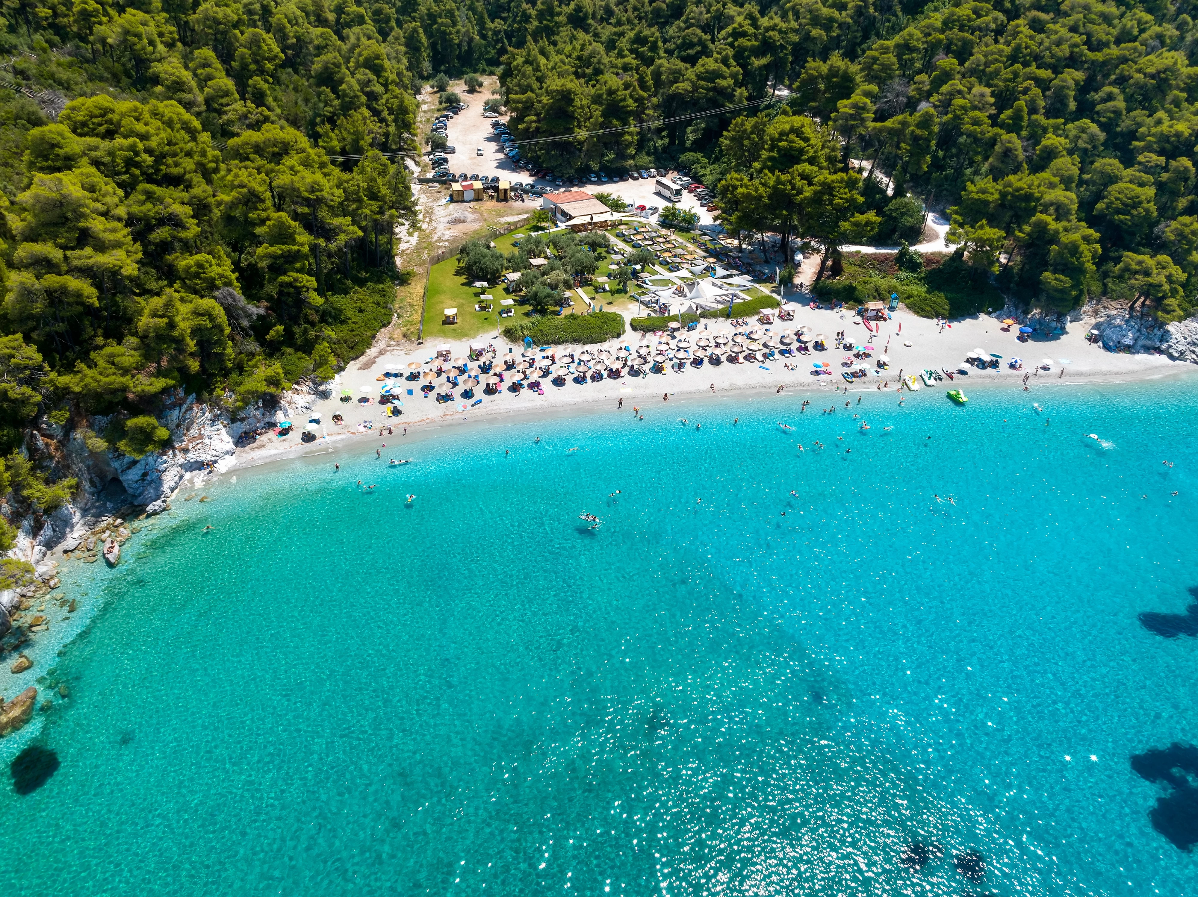 Objevili jsme řeckou pláž, kde turisty nenajdete. Místo připomíná Karibik a nic mu nechybí