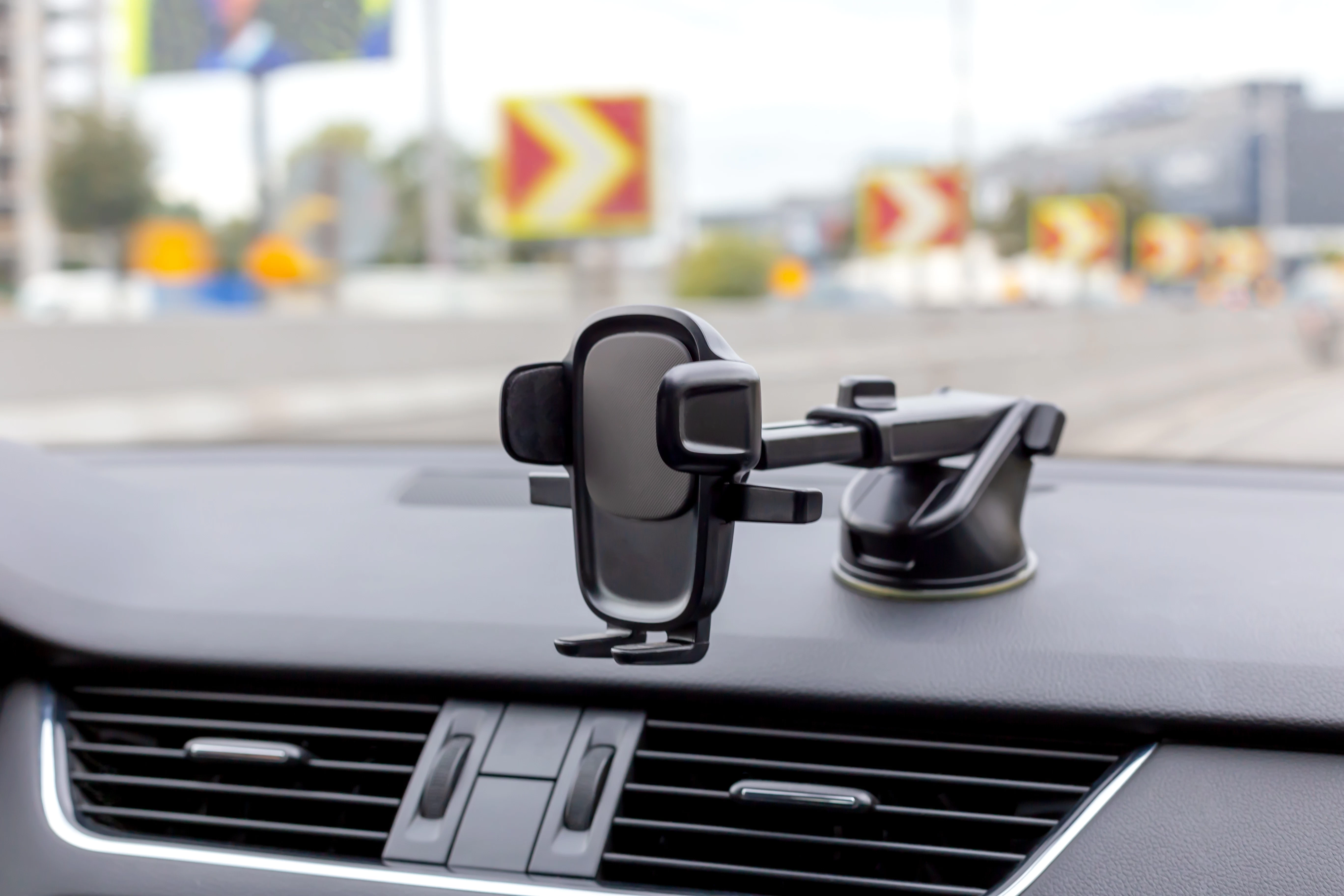 Action má levnou vychytávku pro řidiče: Za 95 Kč pomůže udržet mobil pevně na místě