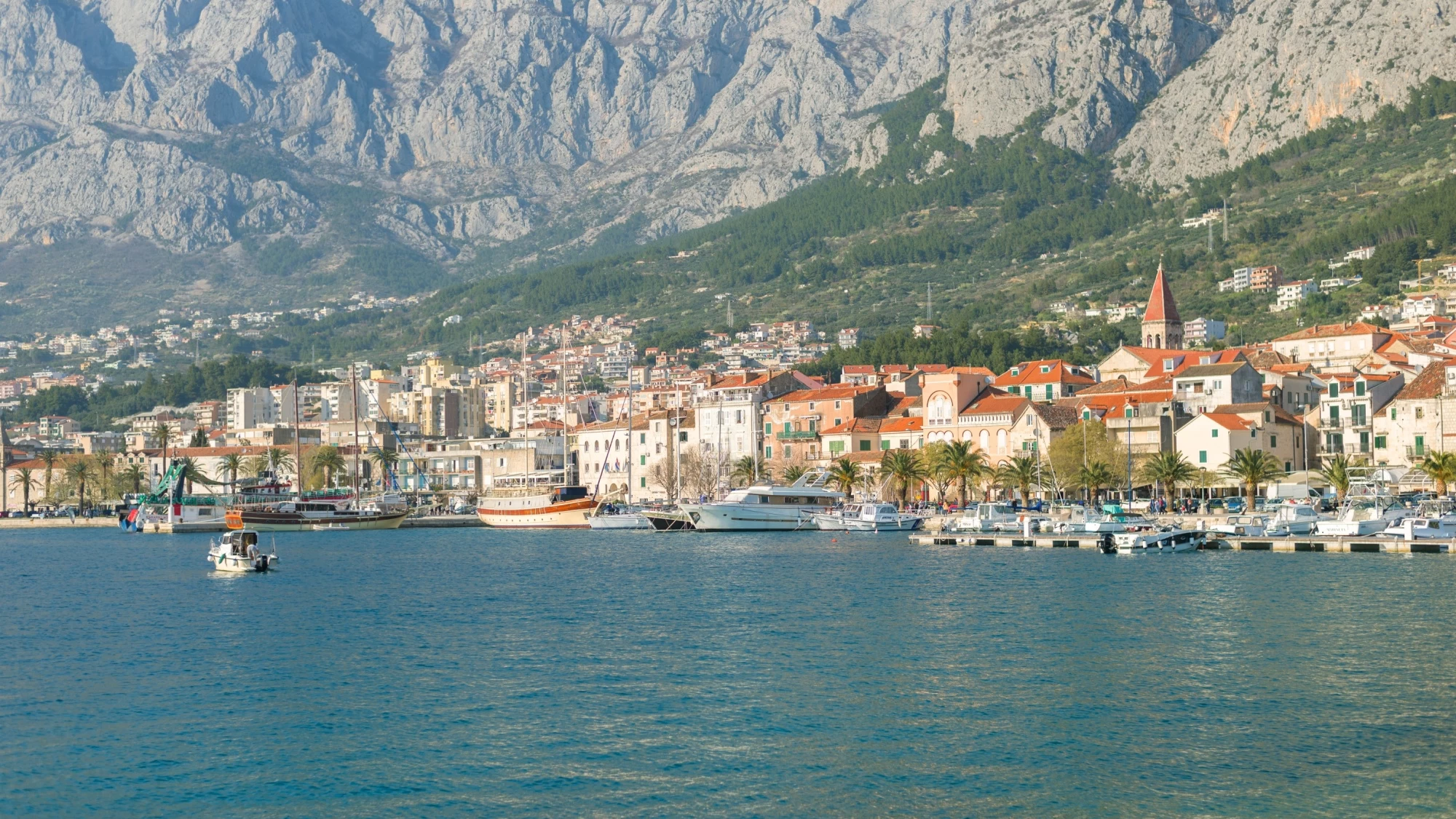 Chorvatsko letos zaskočily prázdné apartmány. Turisté ruší pobyty a čekají na nižší ceny
