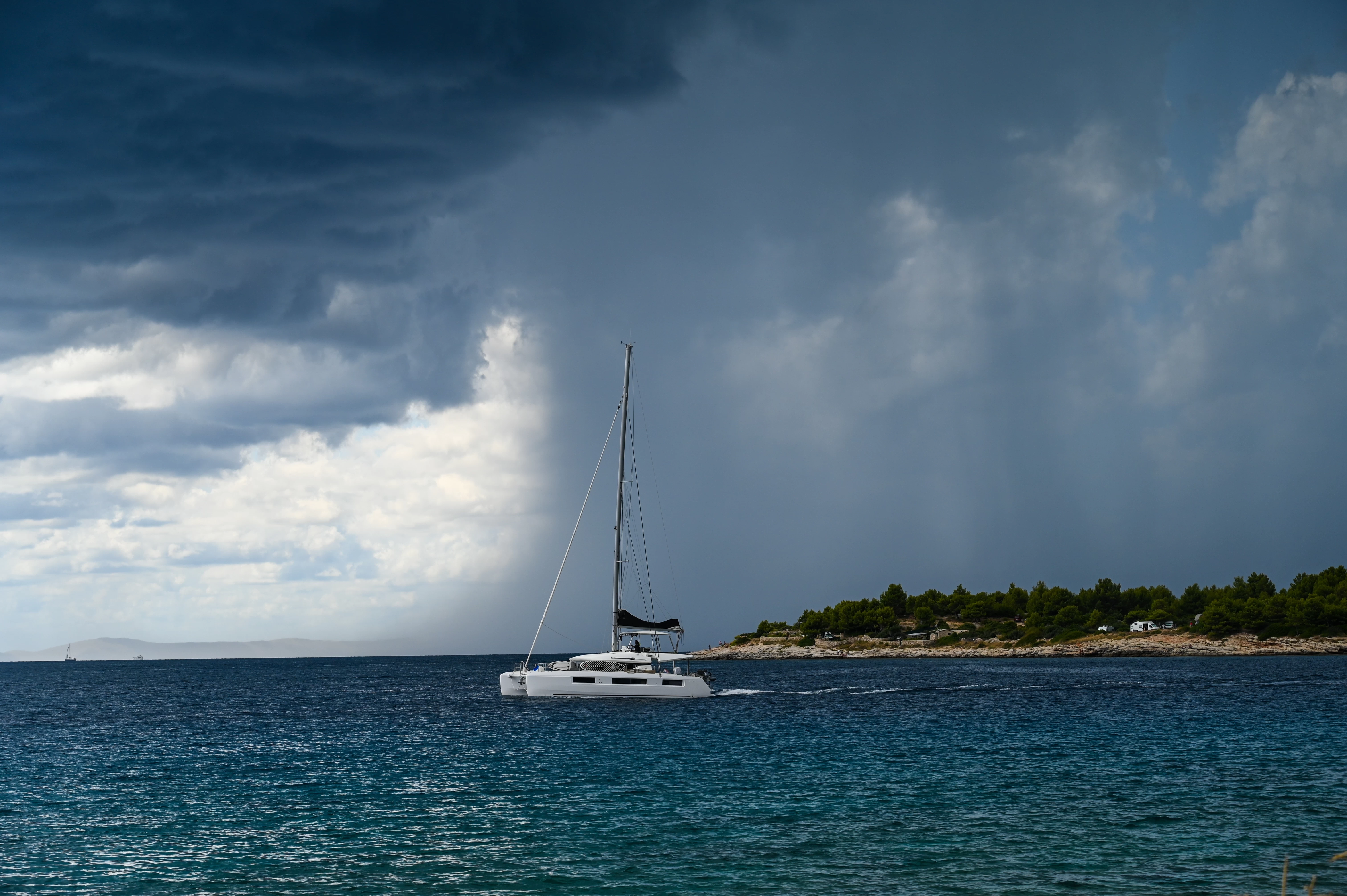 Češi na Jadranu by měli zpozornět: Meteorologové varují před supercelami a obřími kroupami