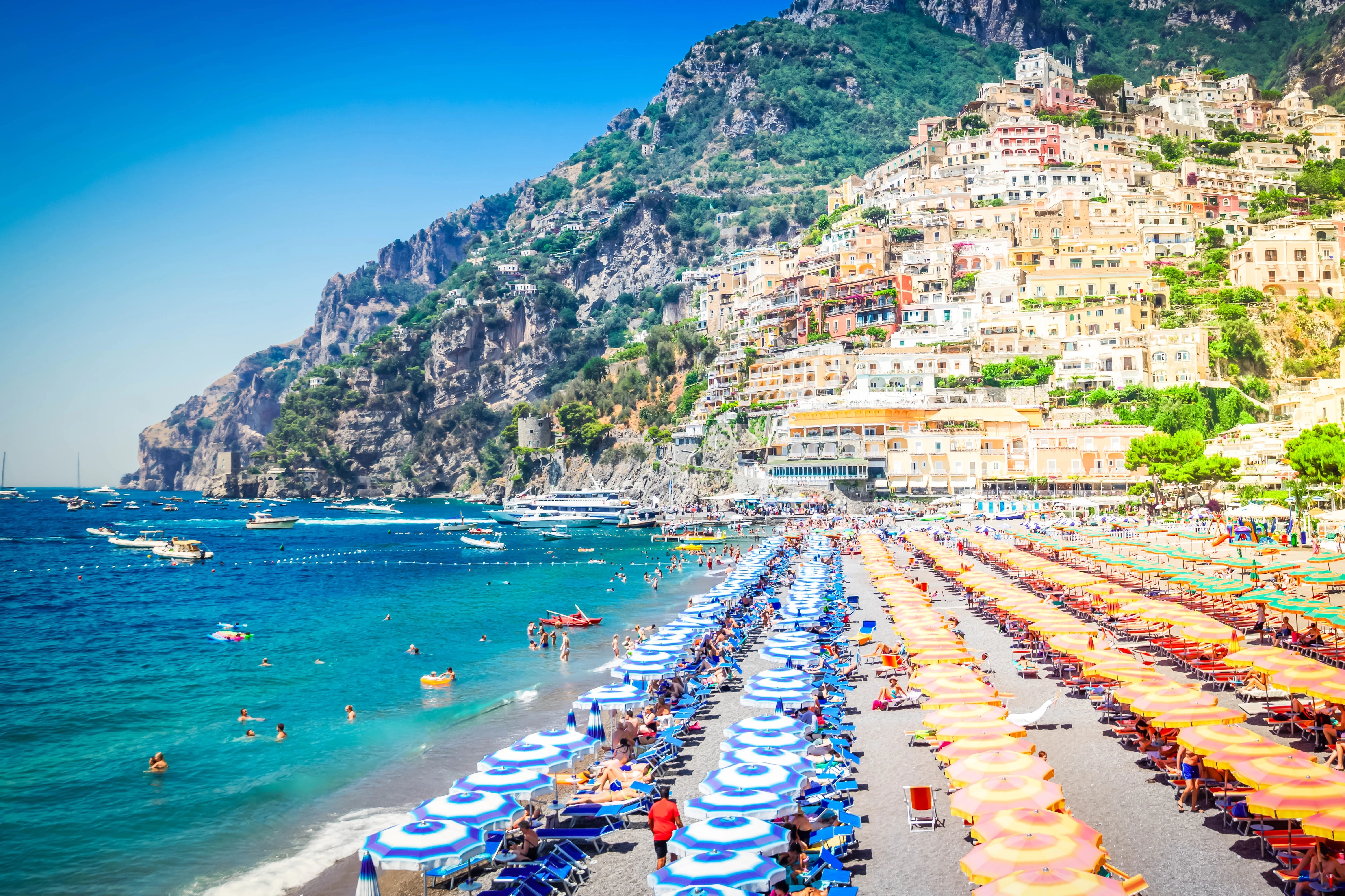 Italské pláže pod tlakem turistů rezervace jsou nutné i na Sardinii