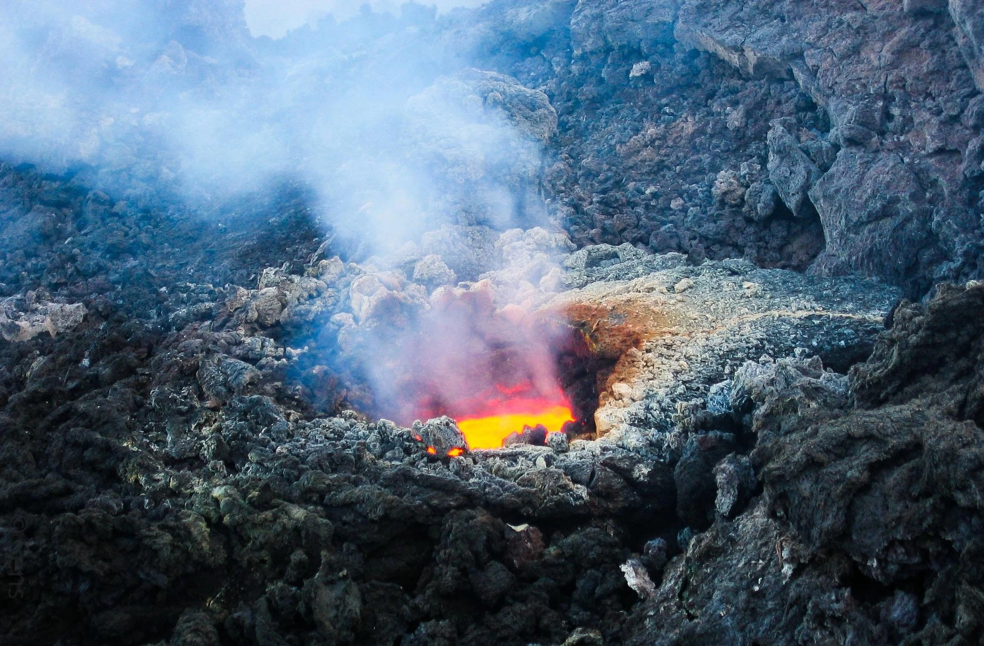 Etna znovu ochromila letiště na Sicílii. Přílety do Catanie zastavil sopečný popel
