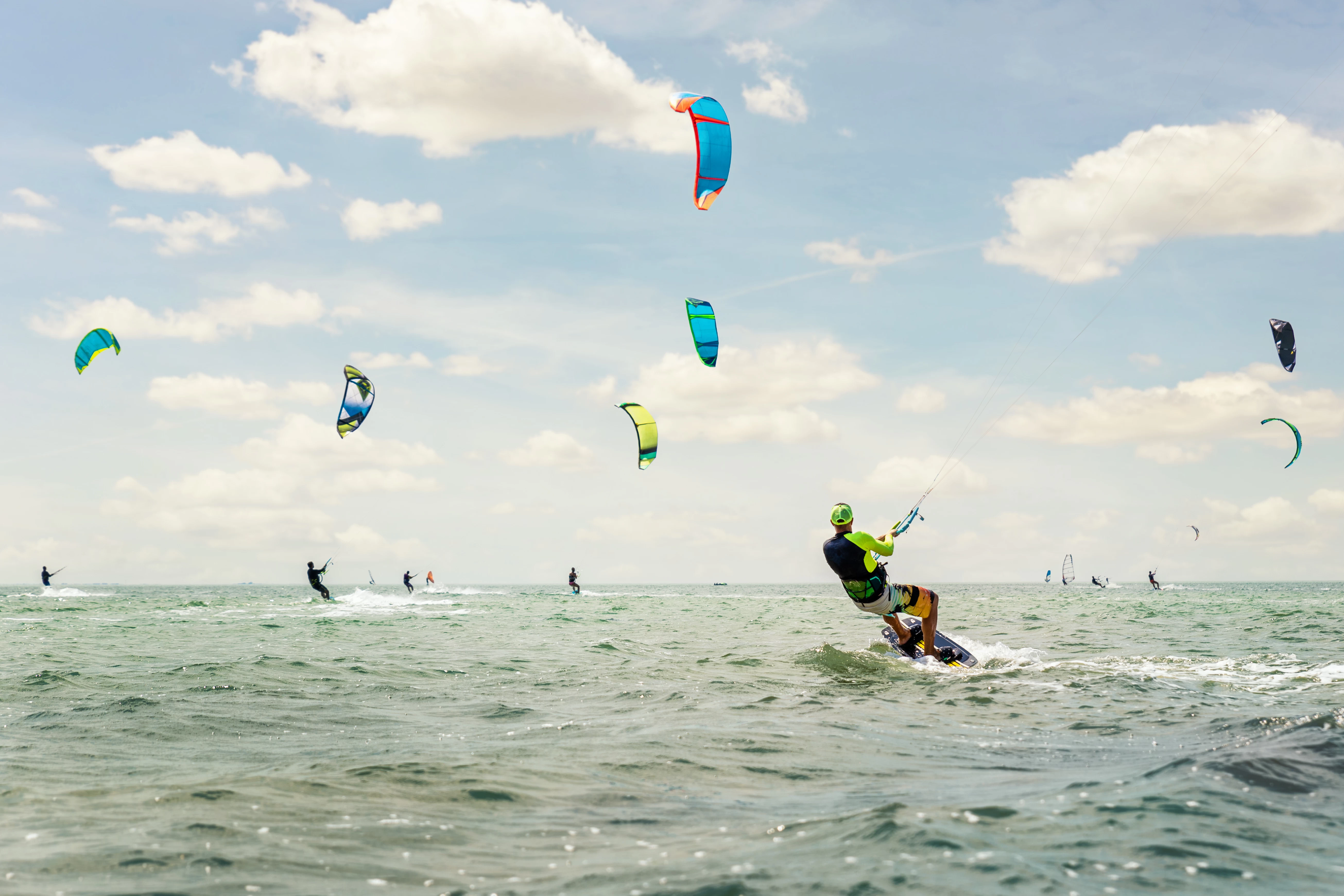 Dovolená na Sicílii skončila tragédií. Německý turista zemřel při kitesurfingu nedaleko pobřeží