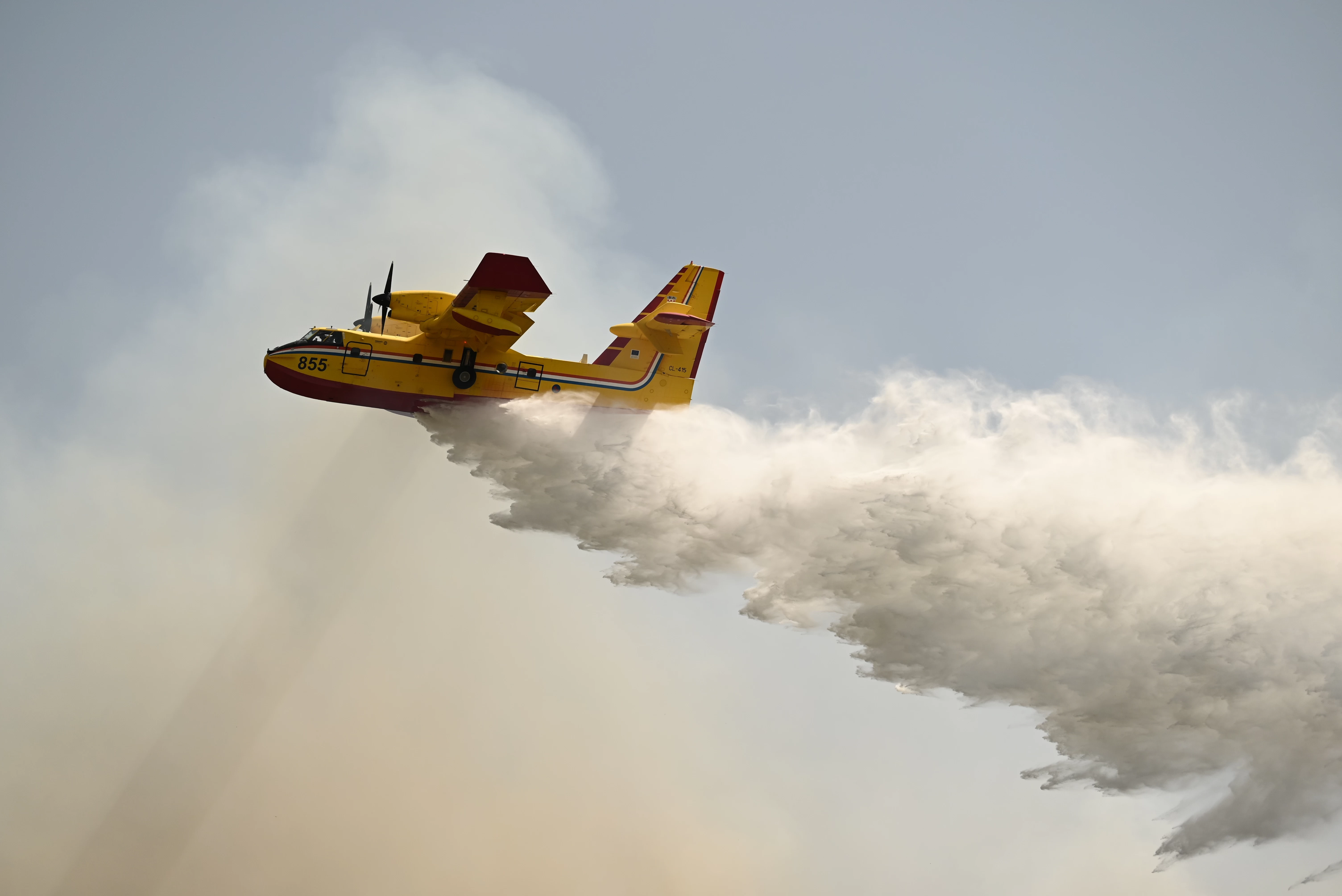 V oblíbené části Chorvatska znovu hoří. U Zadaru zasahuje Canadair a dva hasicí letouny