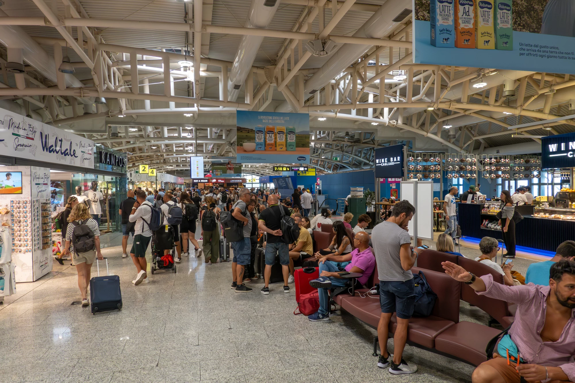 Letíte dnes do Itálie? Stávky zasáhly Řím, Sardinii i Toskánsko, problémy čekají desetitisíce cestujících