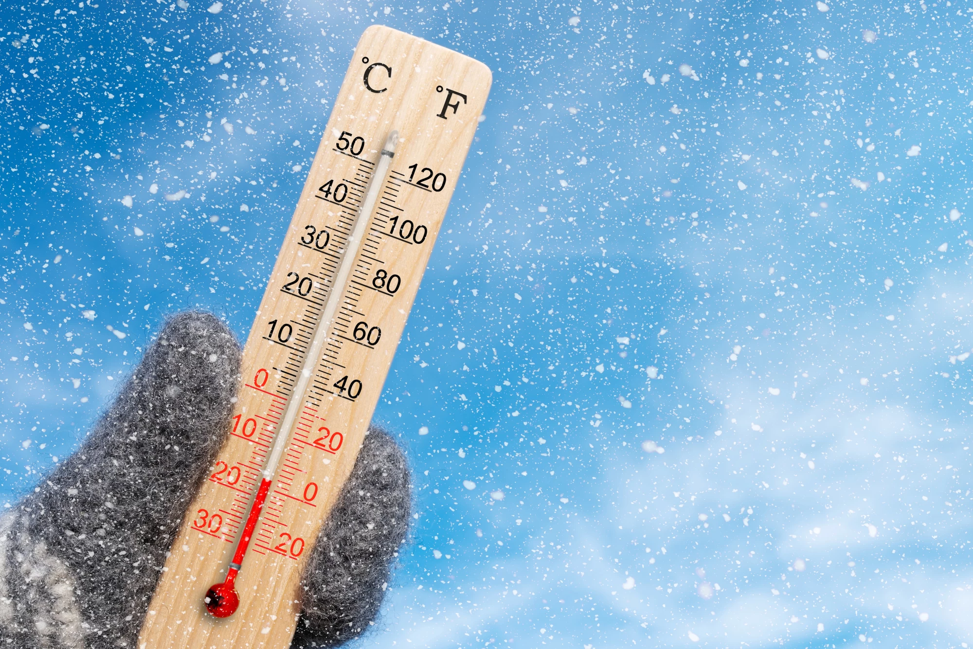 Teplé dny vystřídá prudká změna. Meteorologové prozraidli, kdy do Česka dorazí první mrazy