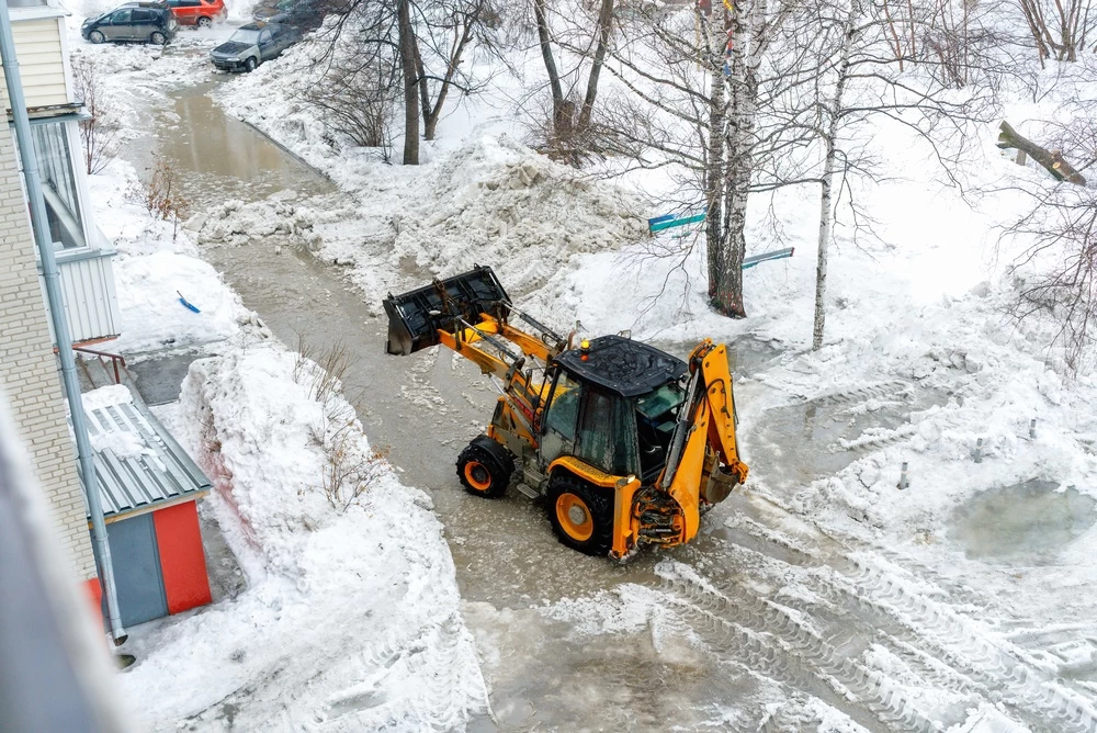 Meteorologové právě změnili předpověď: O víkendu přijde další sněžení, místy napadne až 70 cm