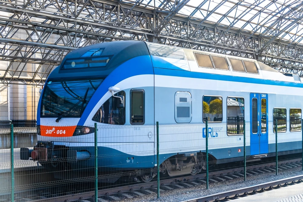 Strojvedoucí rychlovlaku zapomněl zastavit. Cestující odvezl o 18 kilometrů dál, dráhy se omlouvají