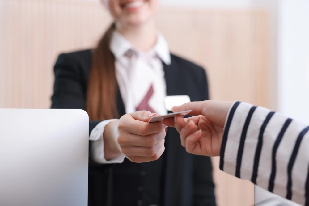 Češi si přes něj běžně rezervují dovolenou. Oblíbený portál začala vyšetřovat Evropská komise kvůli podvodům