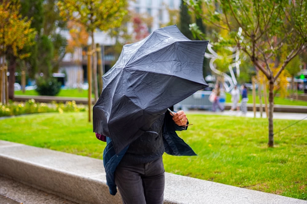 Neděle přinese do Česka prudký zvrat počasí. Meteorologové varují před nebezpečím, které zasáhne několik krajů